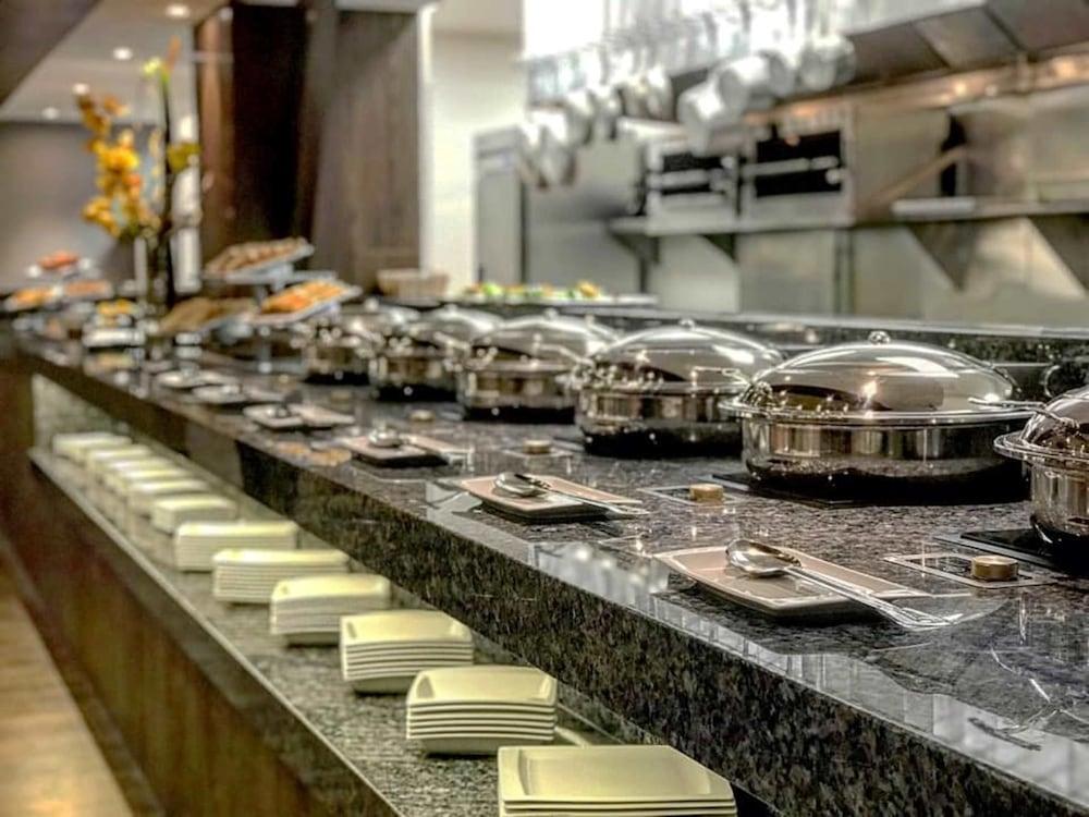 Galeria Plaza Irapuato Hotel Kültér fotó